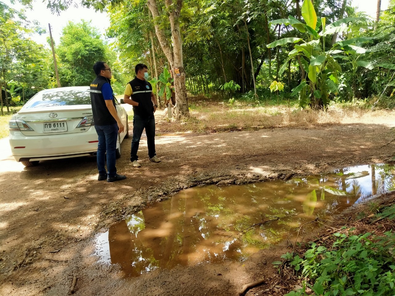 ลงพื้นที่สำรวจเพื่อจะดำเนินการแก้ไขปัญหาน้ำท่วมขังเนื่องจากมีฝนตกชุก 